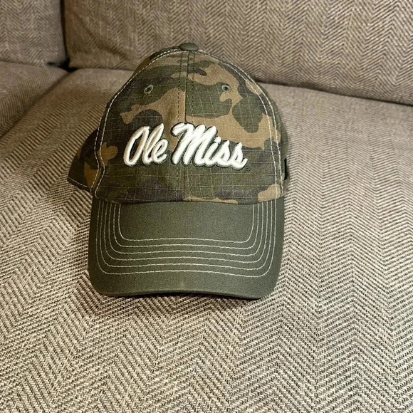 💥💥SALE💥💥OLE MISS Section 101 Majestic Red Sweatshirt L-XL Camo Cap Russell - Picture 2 of 8
